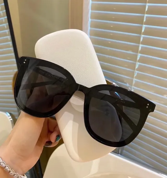 Oversized Cat-Eye Black Frame Gradient Lens Sunglasses 4