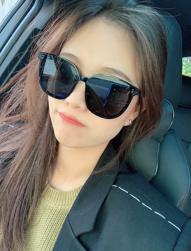 Oversized Cat-Eye Black Frame Gradient Lens Sunglasses 6