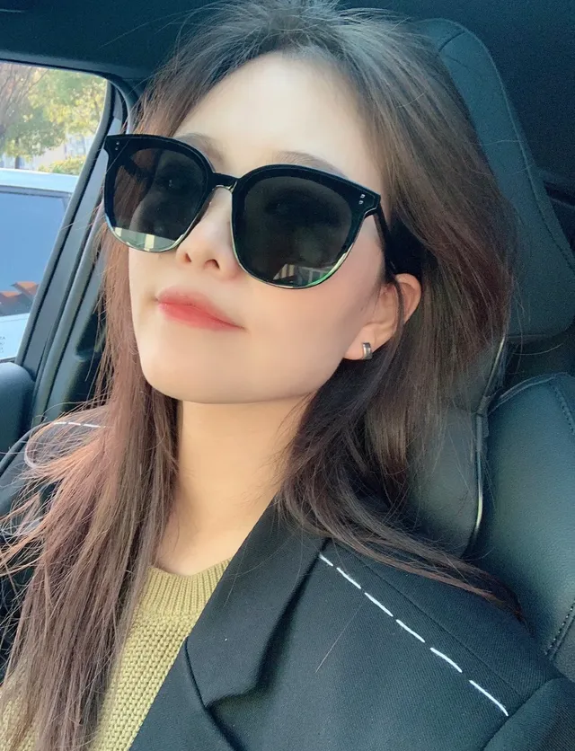 Oversized Cat-Eye Black Frame Gradient Lens Sunglasses 7
