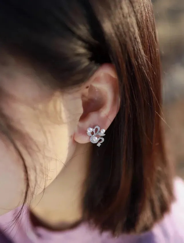Pearl and Crystal Floral Motif Drop Earrings 2