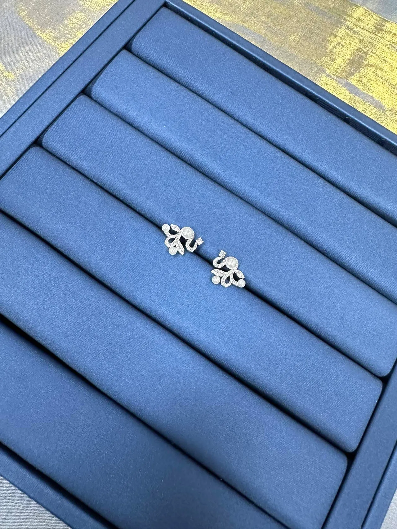 Pearl and Crystal Floral Motif Drop Earrings 9