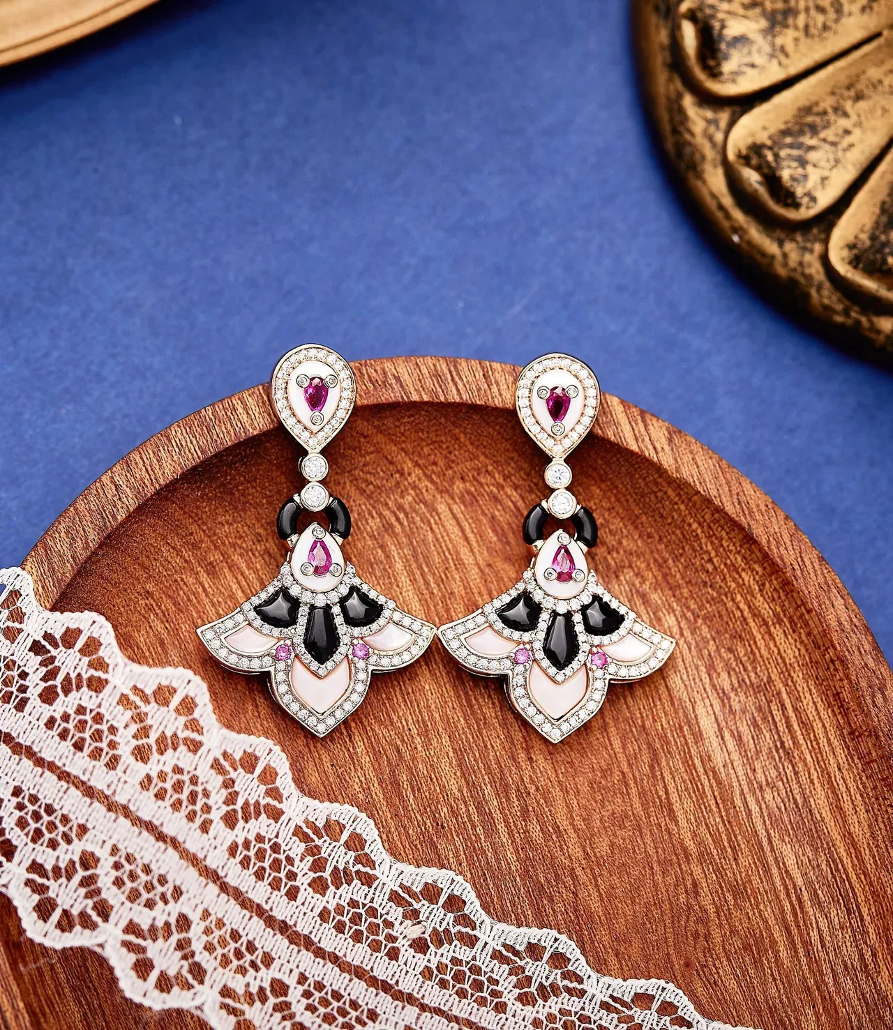 Pink Black Fan-Shaped Motif Pavé-Set Diamonds Earrings 2