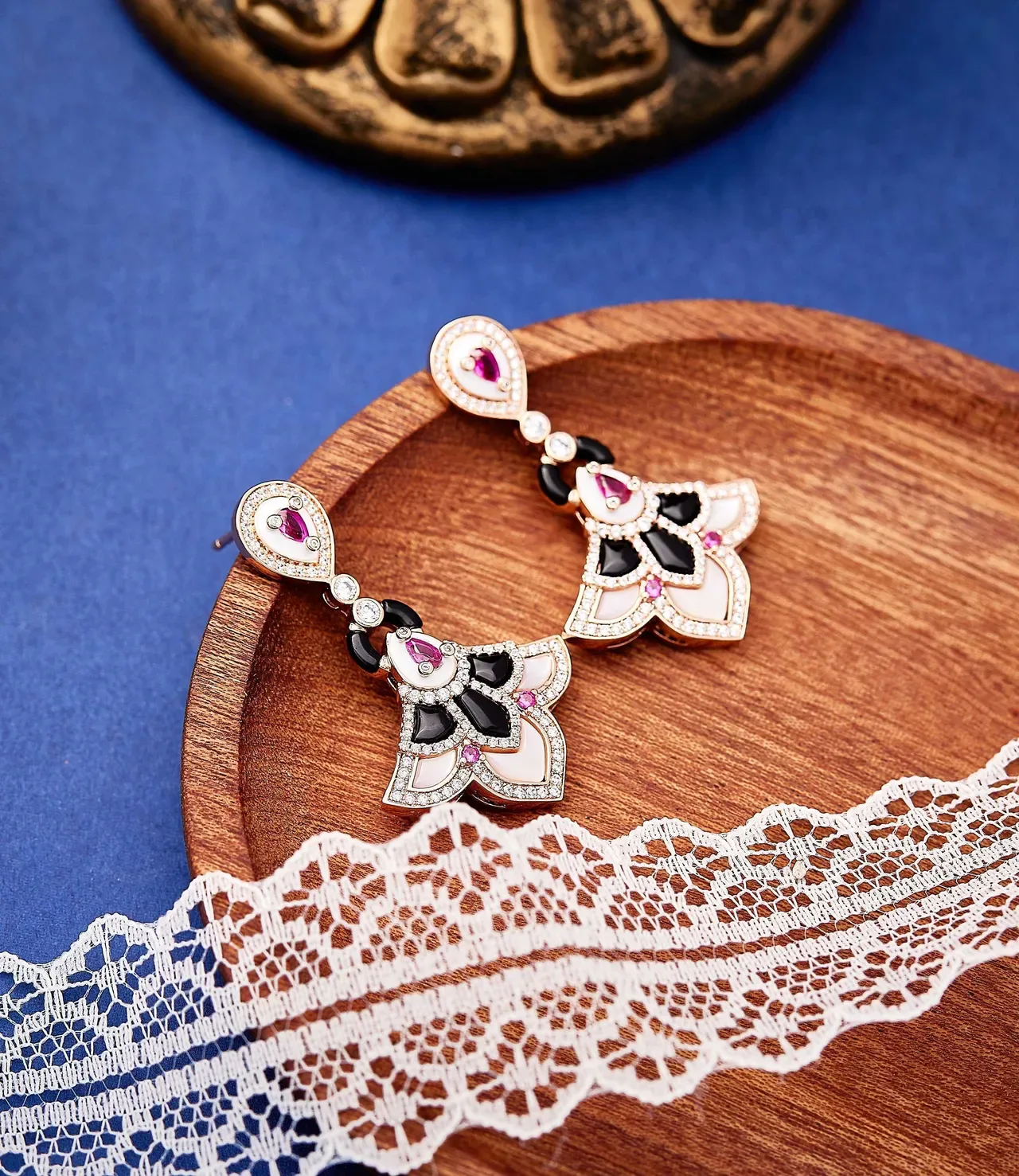 Pink Black Fan-Shaped Motif Pavé-Set Diamonds Earrings 4