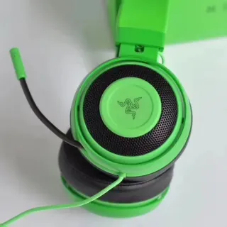 Razer Green Black Vibrant Chassis Detachable Boom Mic Over-ear Headphones