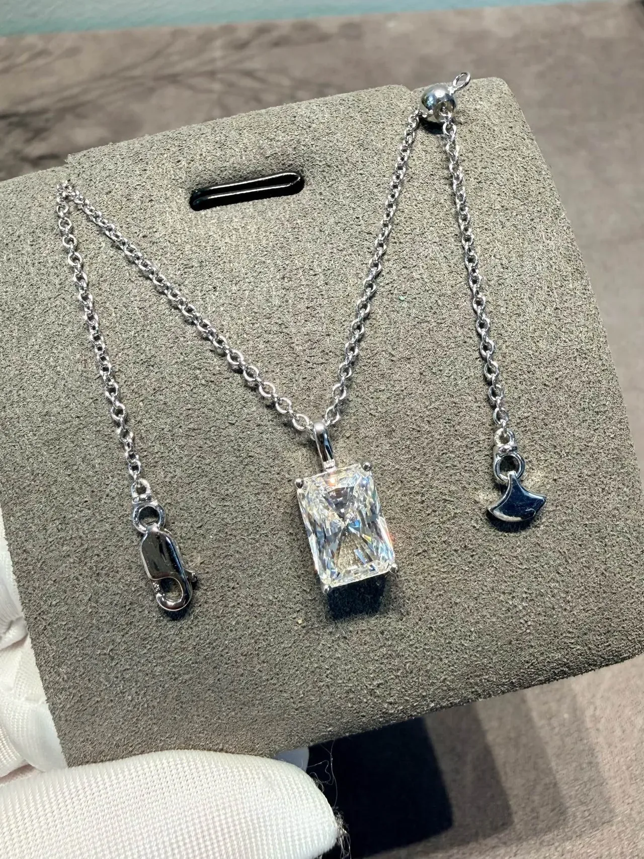 Rectangular Emerald-Cut Faceted Stone Pendant Necklace 8