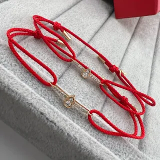 Pulseira de Cordão Trançado Dourado Vermelho com Pavé Crystal Charm