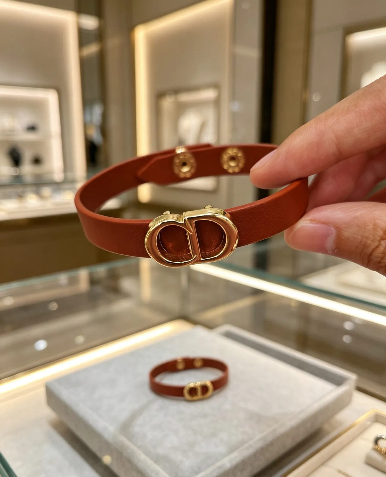 Red Gold Narrow Strap Pointed Ends Leather Belt 8