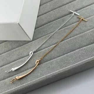 Colares de corrente com gancho curvado e toggle em tons de prata e ouro