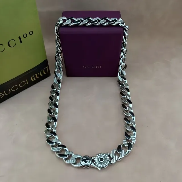 Silver Black Chunky Curb-Link Chain Floral Medallion Clasp Bracelet 7