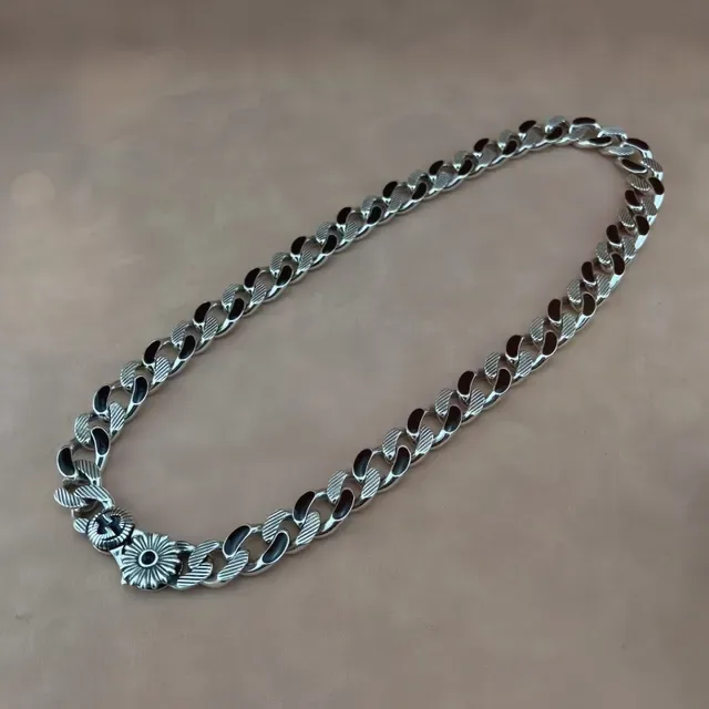 Silver Black Chunky Curb-Link Chain Floral Medallion Clasp Bracelet 8