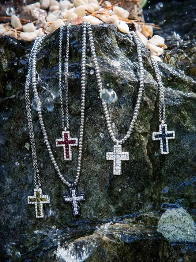 Silver Green Cross-Shaped Pendant Pavé-Set Clear Stones Necklace 2