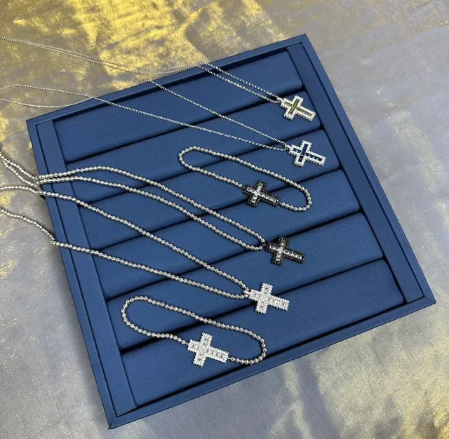 Silver Green Cross-Shaped Pendant Pavé-Set Clear Stones Necklace 8