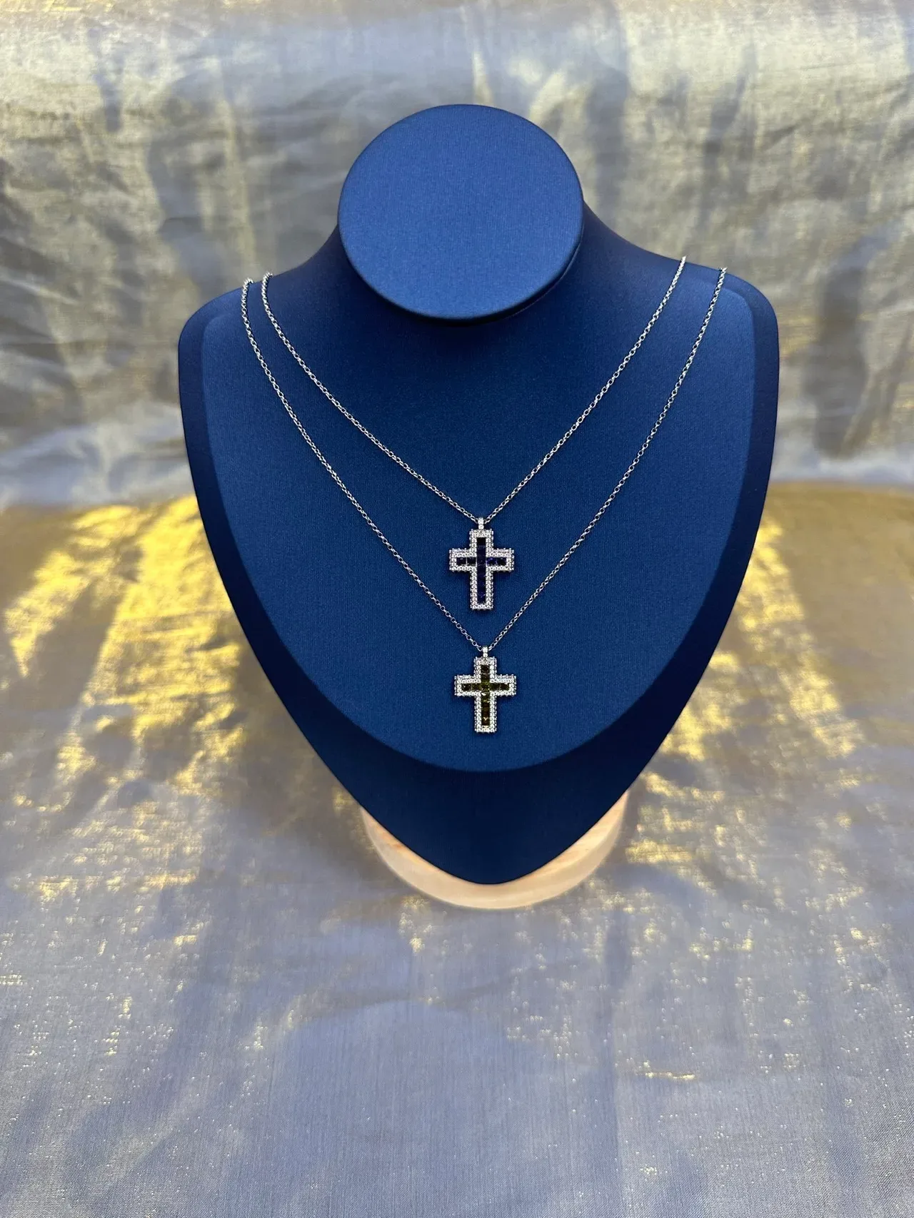 Silver Green Cross-Shaped Pendant Pavé-Set Clear Stones Necklace 9