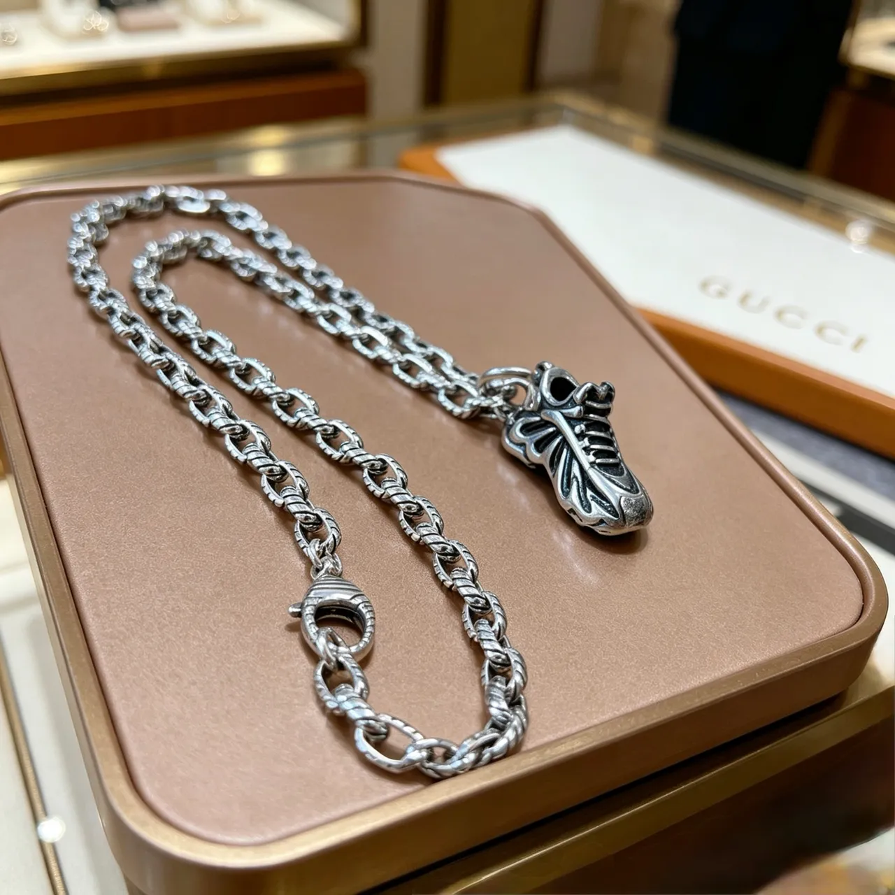 Silver Twisted Rope-Link Chain Sneaker-Shaped Pendant Necklace 4