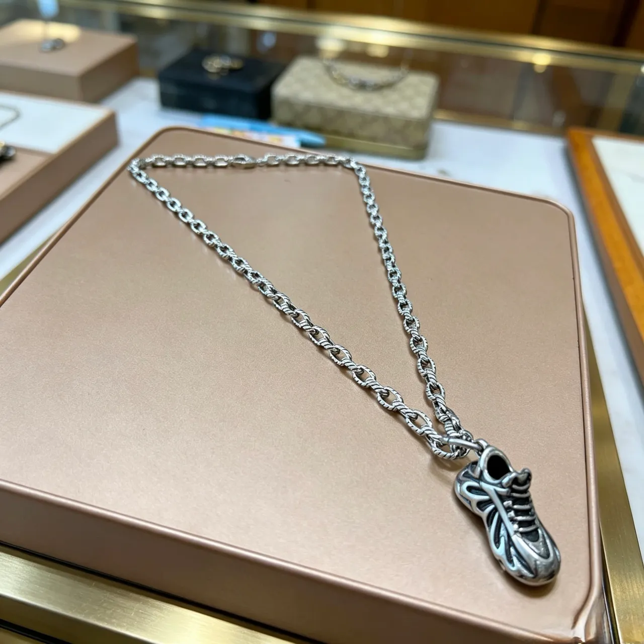 Silver Twisted Rope-Link Chain Sneaker-Shaped Pendant Necklace 6