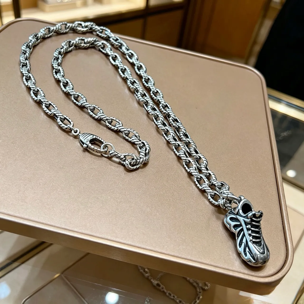 Silver Twisted Rope-Link Chain Sneaker-Shaped Pendant Necklace 7