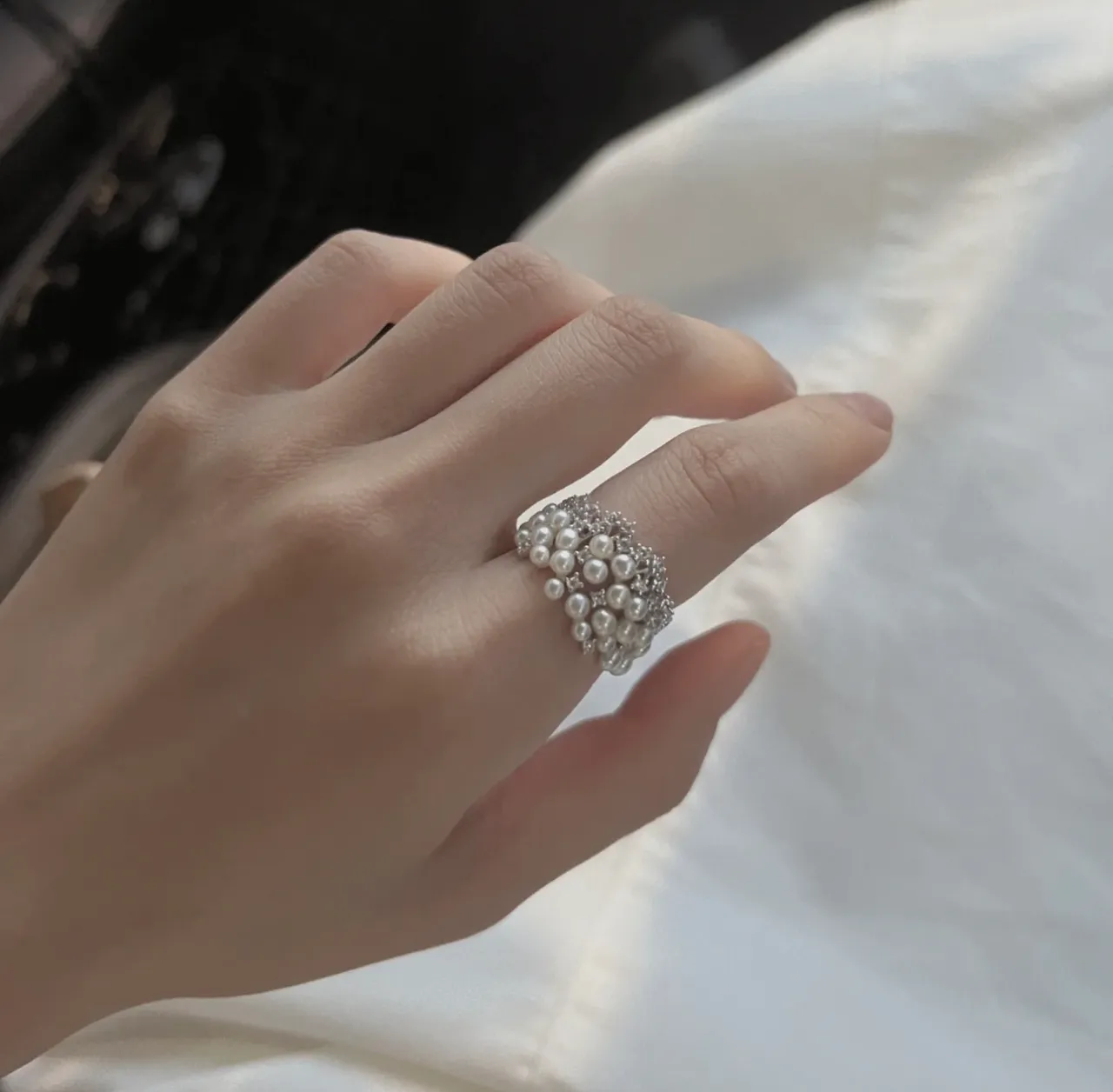 Silver White Cluster-Style Pearl-and-Crystal Ring 4