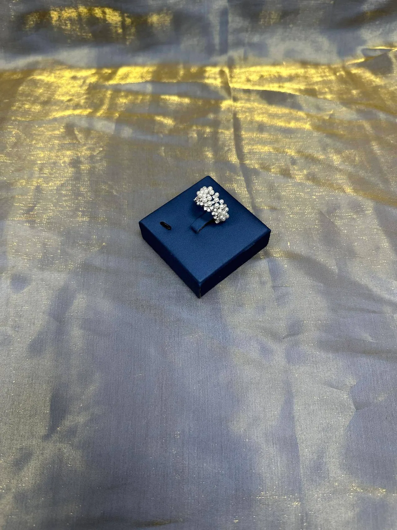 Silver White Cluster-Style Pearl-and-Crystal Ring 8