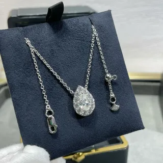 银白色泪滴形切割中央宝石光环镶嵌项链