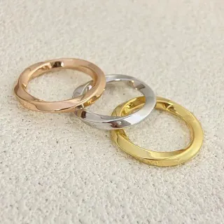 Three-Tone Interlocking Twisted Band Rings