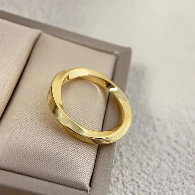 Three-Tone Interlocking Twisted Band Rings 4