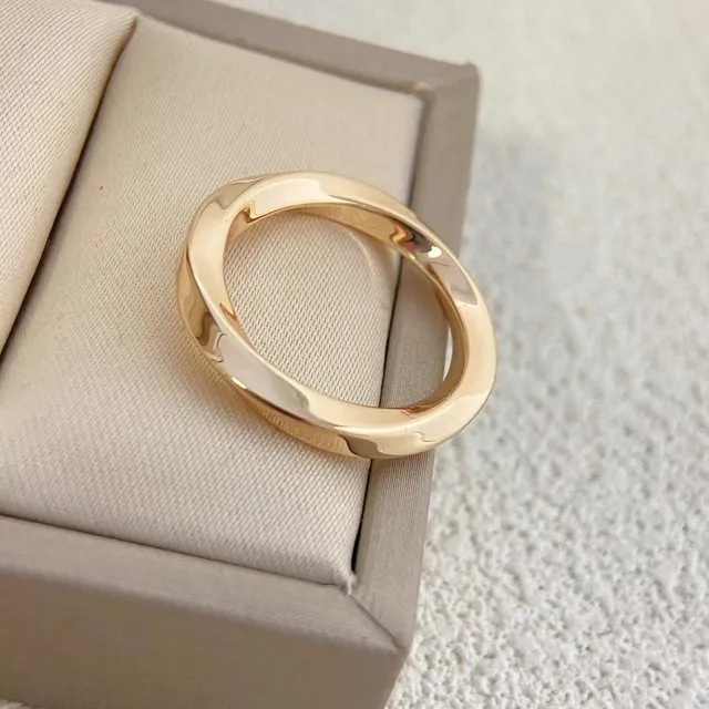 Three-Tone Interlocking Twisted Band Rings 5