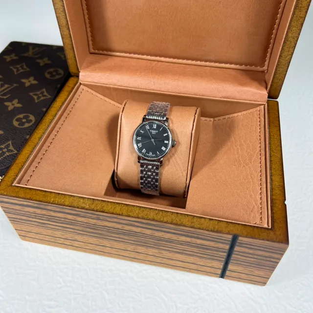 Tissot Everytime काली डायल चांदी टोन क्वार्ट्ज घड़ी 2
