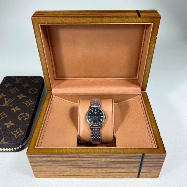Tissot Everytime काली डायल चांदी टोन क्वार्ट्ज घड़ी 3