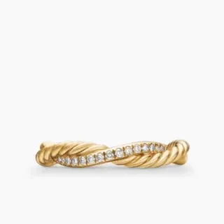 Anel Pavé de diamantes com corda trançada e tom dourado