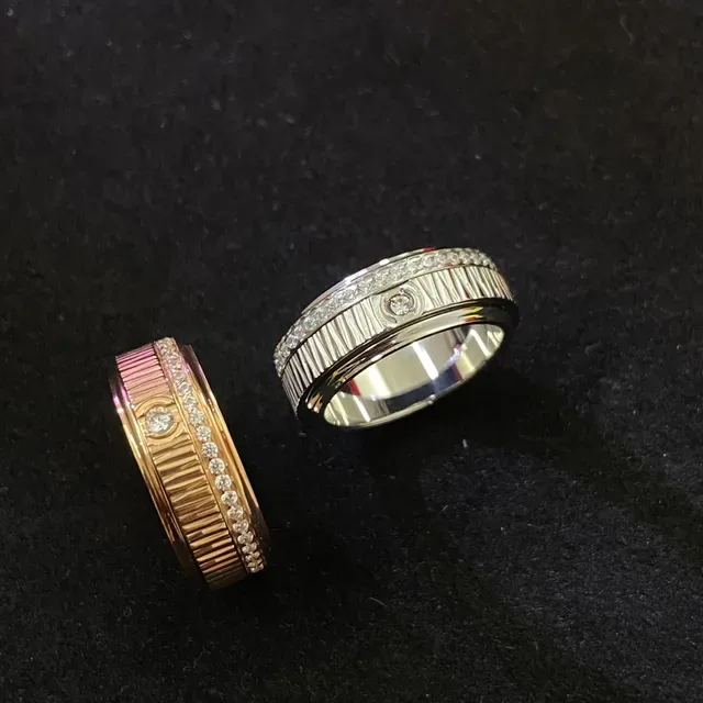 Two-Tone Rotating Band Fluted Pavé Diamond Rings 2