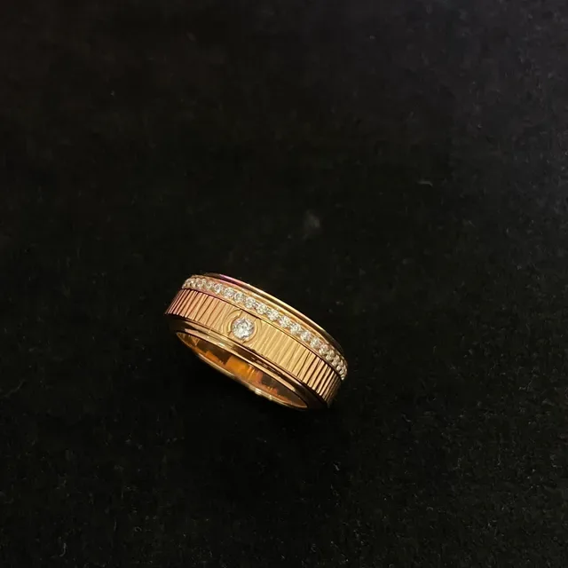 Two-Tone Rotating Band Fluted Pavé Diamond Rings 4