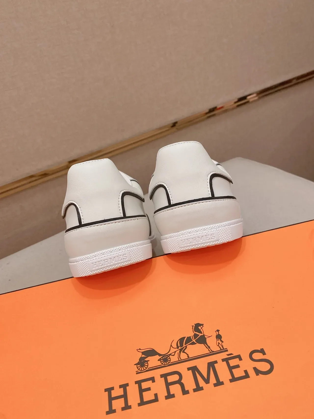 White Black Leather-Like Upper Contrast Piping Sneakers 3
