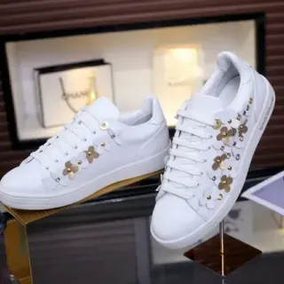 Tênis Lifestyle branco com embellishments florais