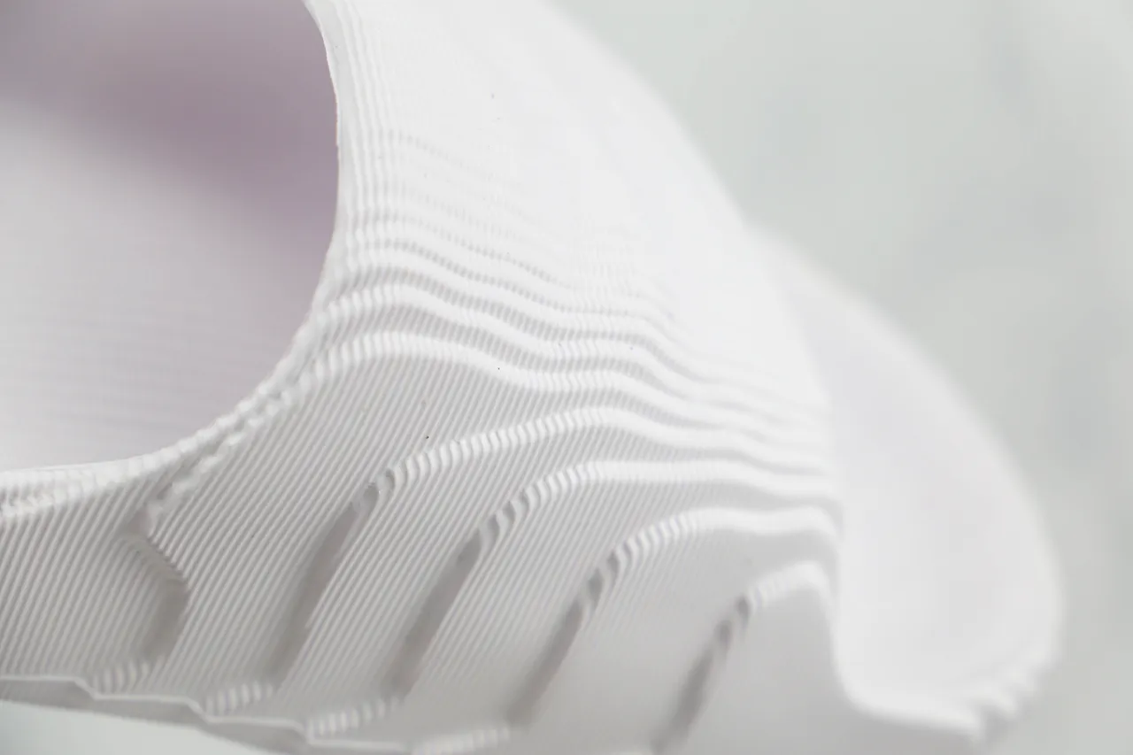 White Molded Ribbed Strap Slipper 2