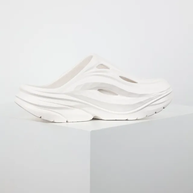 White Monolithic Molded Slip-On Slippers 7