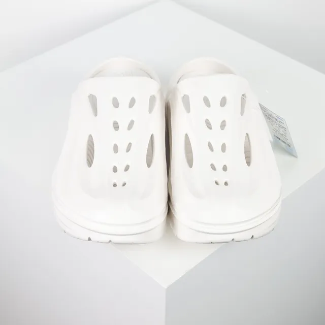 White Monolithic Molded Slip-On Slippers 8