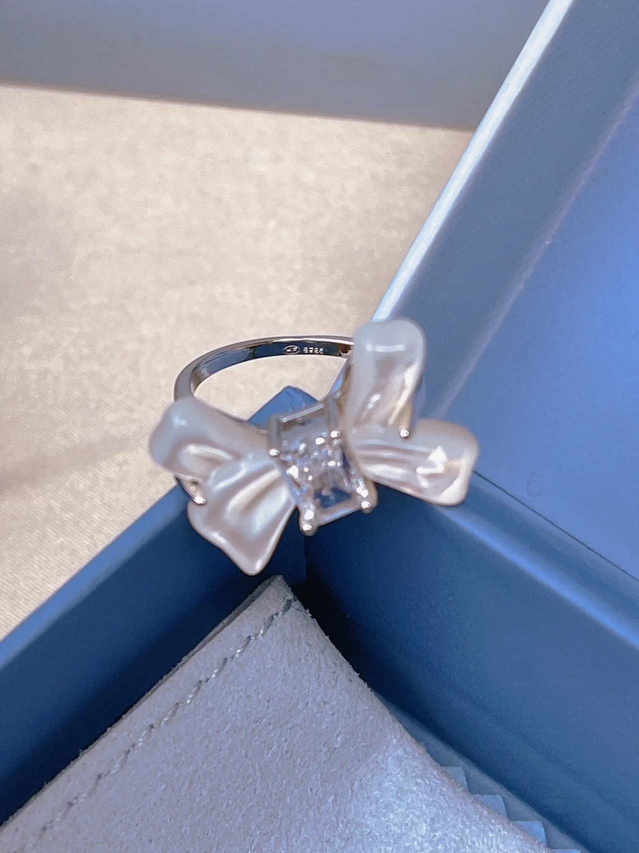 White Silver Bow-Shaped Mother-of-Pearl Wings Ring 5