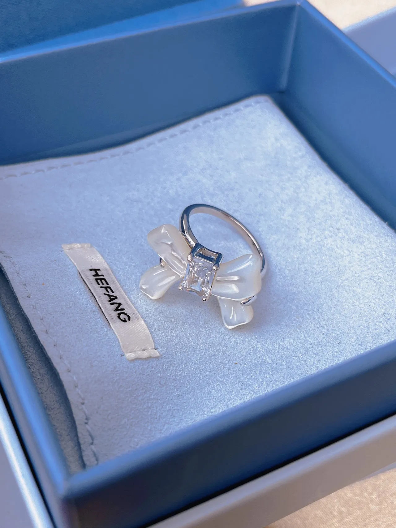 White Silver Bow-Shaped Mother-of-Pearl Wings Ring 6
