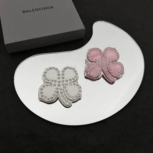 White Silver Four-Leaf Clover Silhouette Rhinestone-Encrusted Perimeter Jewelry 5