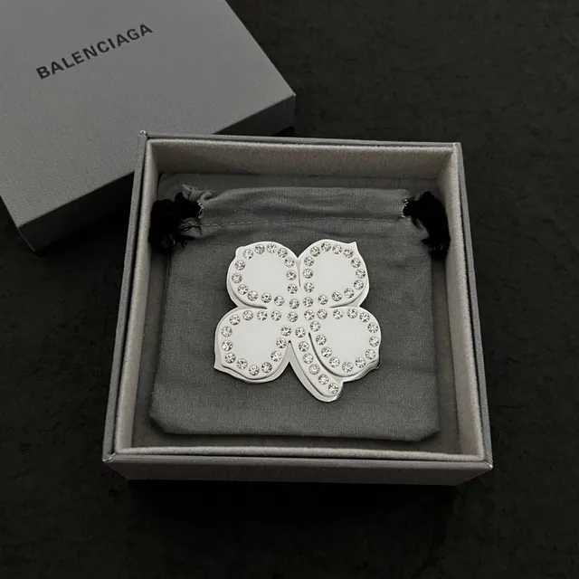 White Silver Four-Leaf Clover Silhouette Rhinestone-Encrusted Perimeter Jewelry 6