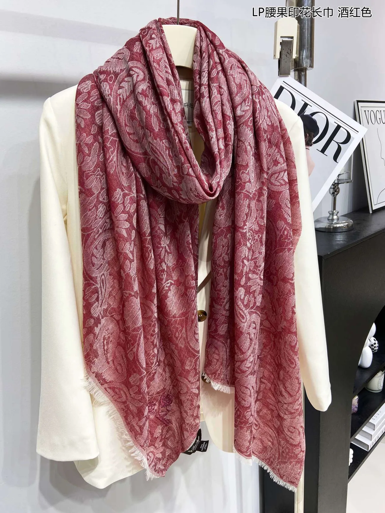 Écharpe en cachemire longue frangée rouge vin jacquard floral paisley 8