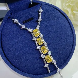 Collier en cascade de gemme ovale jaune et pierre transparente