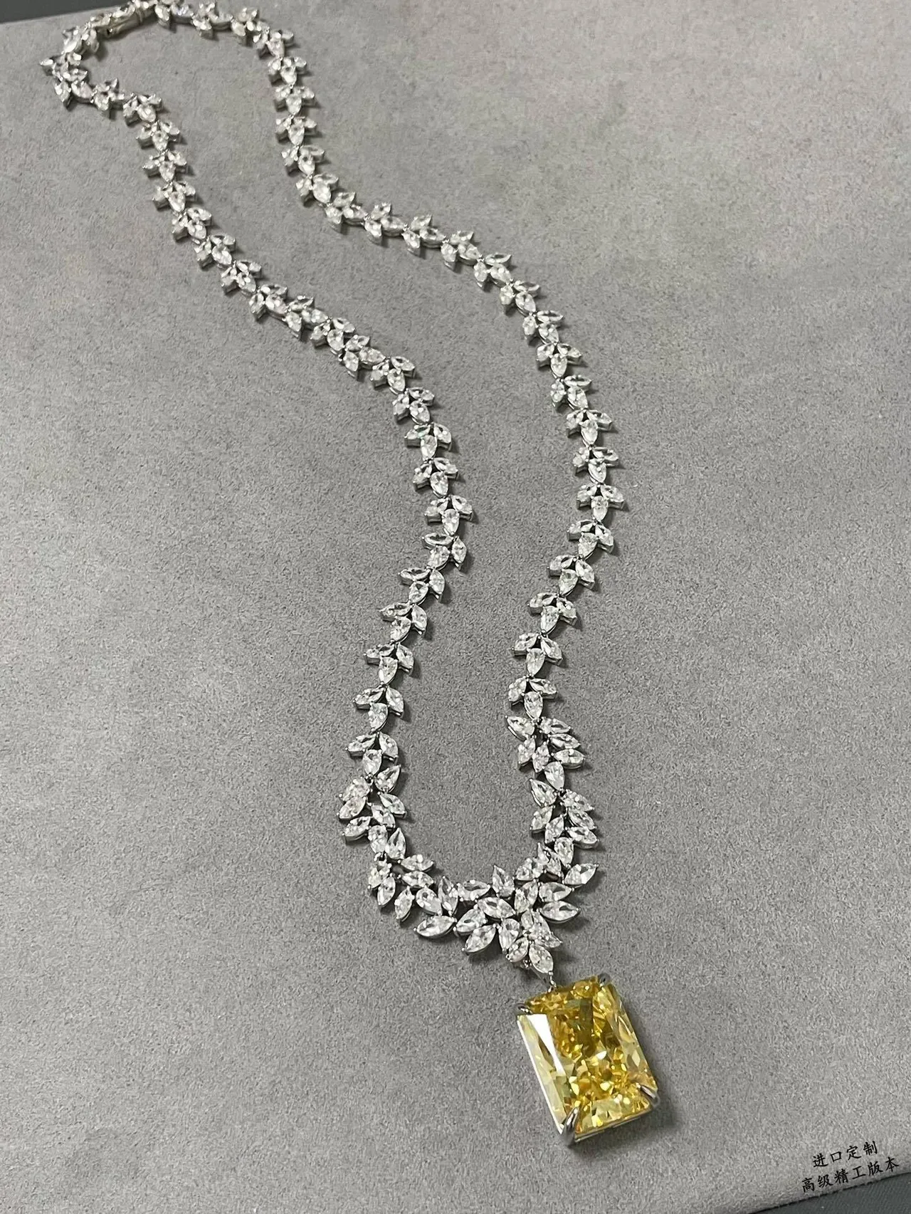 Yellow Silver Leaf-Motif Chain Rectangular Radiant-Cut Gemstone Necklace 5
