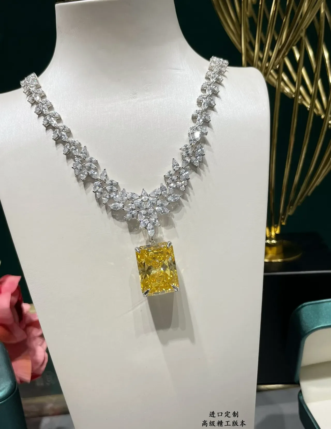 Yellow Silver Leaf-Motif Chain Rectangular Radiant-Cut Gemstone Necklace 7