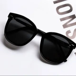 Gentle Monster Black Angular Cat-Eye Sunglasses