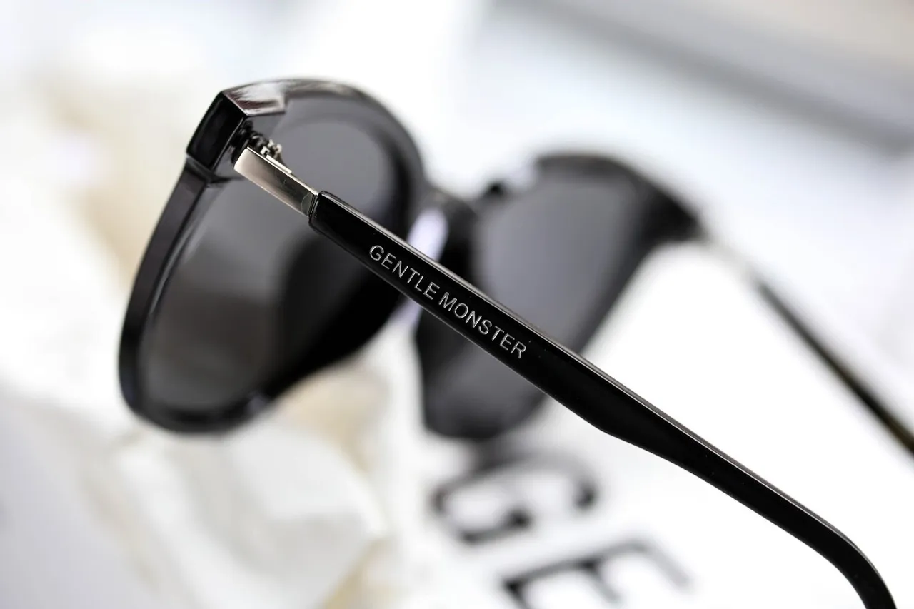 Gentle Monster Black Angular Cat-Eye Sunglasses 5