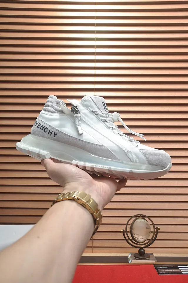 Givenchy City Sport Sneakers Lifestyle Blanches et Grises 2