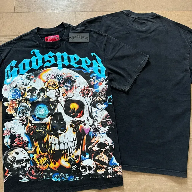 Camiseta preta Godspeed com estampa gráfica de caveira e flores 3