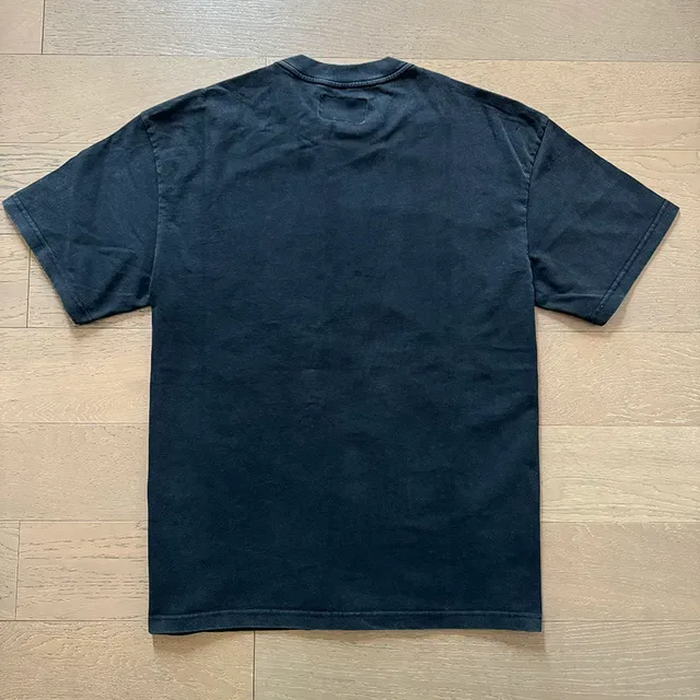Camiseta preta Godspeed com estampa gráfica de caveira e flores 6