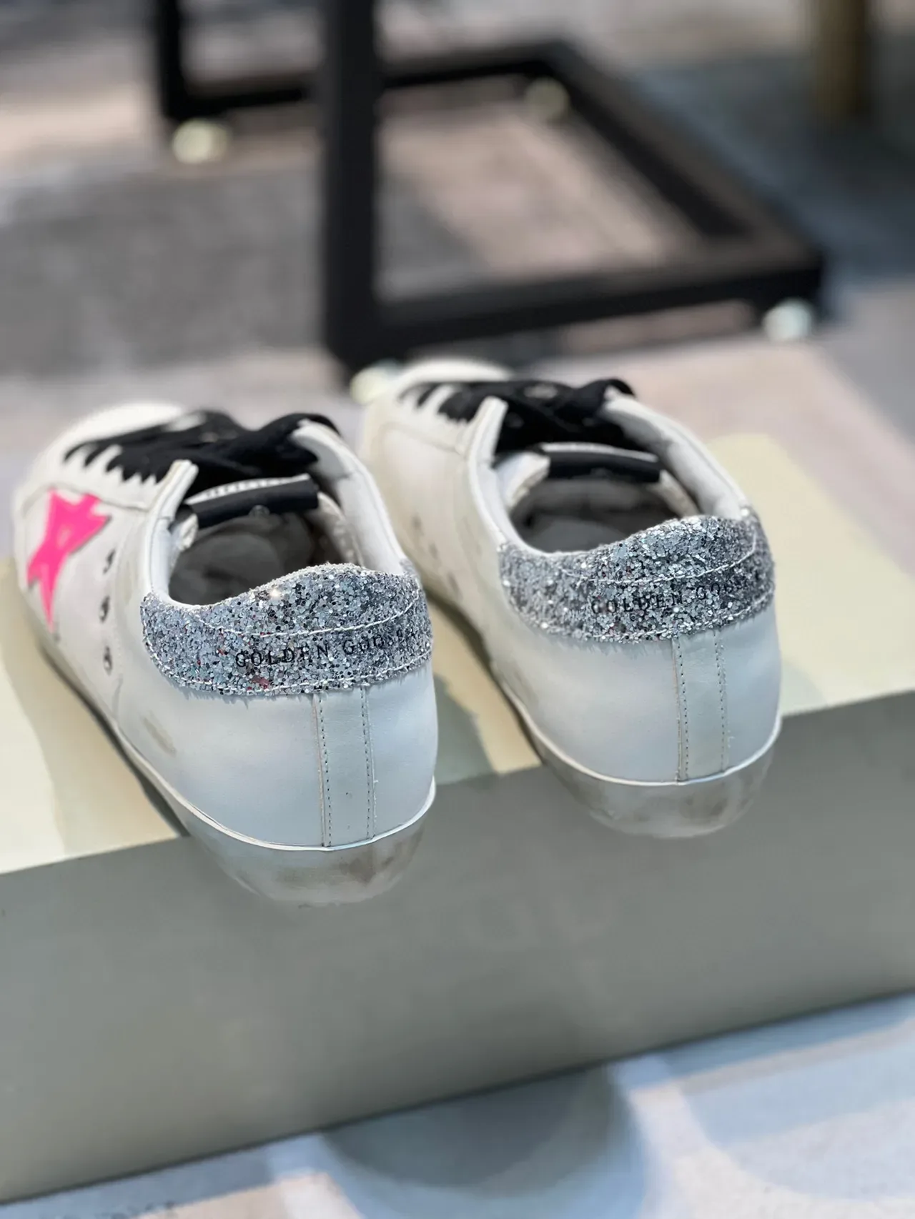 Golden Goose Superstar Pink Star مستعمل أبيض لايف ستايل سنيكرز 3